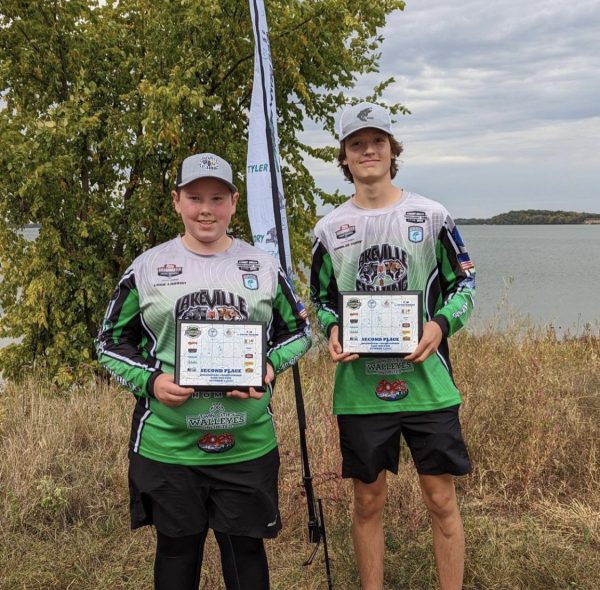 Charlie Hunst and teammate Luke at a competition last year via lakevillefishingteam on Instagram